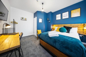 7 bedroom house ENSUITE Rooms, fully equipped kitchen, free WIFI, TVs in all rooms CITY CENTRE CLOSE TO A46 Inspire Homes